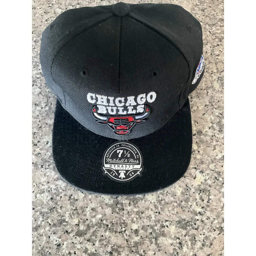Mitchell & Ness Size 7 1/2 Dynasty Fitted Cap NBA Chicago Bulls Black